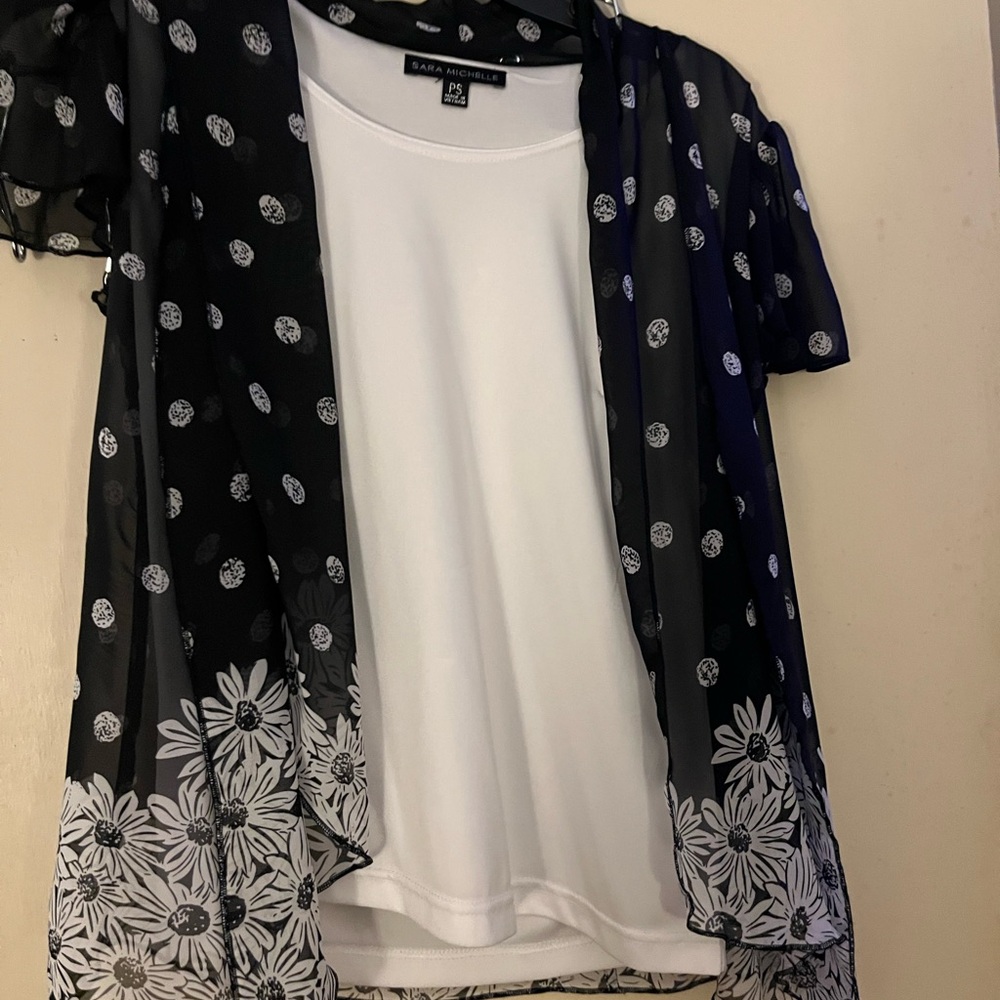 Sara Michelle Black and White Floral Blouse